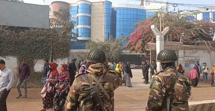 ১৫ শতাংশ ইনক্রিমেন্ট দাবি: আশুলিয়ায় শ্রমিক অসন্তোষ, ১২ কারখানা ছুটি